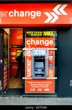 Prague, République tchèque. Bankomat / ATM / distributeur à la place Wenceslas (Vaclavske namesti) Banque D'Images
