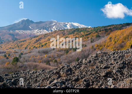 Le flanc nord-est du volcan Etna à la fin de l'automne Banque D'Images