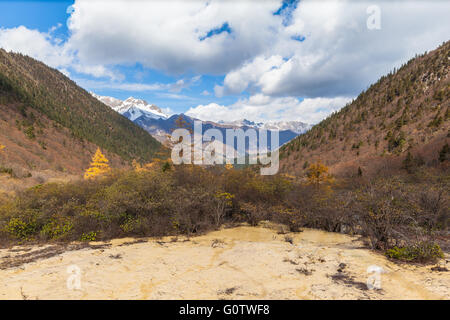 Belle vue dans le parc national de Huanglong dans la province du Sichuan, Chine Banque D'Images