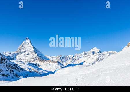 Matterhorn et Weisshorn dans dans les Alpes Pennines sur la frontière italo-suisse Banque D'Images