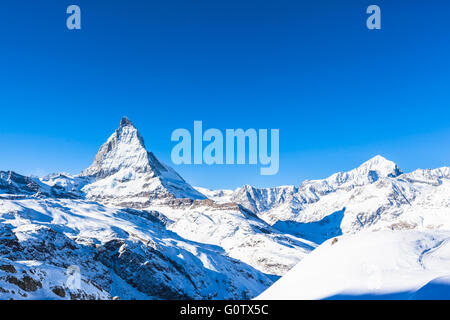 Matterhorn et Weisshorn dans dans les Alpes Pennines sur la frontière italo-suisse Banque D'Images