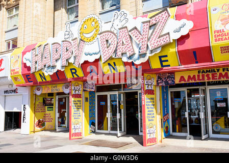 Happy dayz jeux électroniques sur la promenade de Blackpool, lancashire, uk Banque D'Images