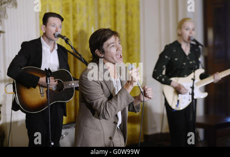 3 mai 2016 - Washington, District de Columbia, États-Unis d'Amérique - l'ancien leader de New York Indie Pop Fun, Nate Ruess effectue lors d'un événement à l'honneur 2016 Professeur de l'année et finalistes de l'East Room de la Maison Blanche le 3 mai 2016 à Washington D.C. .Crédit : Olivier Douliery / Piscine via CNP (crédit Image : © Olivier Douliery/CNP via Zuma sur le fil) Banque D'Images