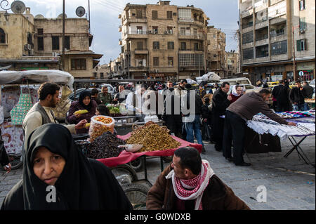 Beijing, Chine. 19 Jan, 2012. Photo prise le 19 janvier 2012 montre un marché dans la vieille ville d'Alep en Syrie. © Muzi Li/Xinhua/Alamy Live News Banque D'Images
