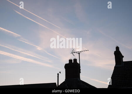 Llansaint, Carmarthenshire, UK. 5 mai, 2016.Dawn vers 5 h 45, au-dessus du village perché de Llansaint dans Carmarthenshire, Pays de Galles Banque D'Images