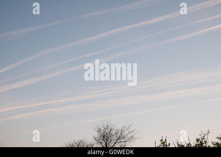 Llansaint, Carmarthenshire, UK. 5 mai, 2016.Dawn vers 5 h 45, au-dessus du village perché de Llansaint dans Carmarthenshire, Pays de Galles Banque D'Images