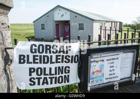 Llansaint village, pays de Galles, Royaume-Uni. 5 mai, 2016. Bureau de vote de Llansaint,village,Pays de Galles Royaume-uni Vote pour trois élections dont les membres de l'Assemblée galloise pour Senedd à Cardiff.de scrutin tenu à l'Hôtel de bien-être Llansaint. Carmarthenshire,à l'ouest du pays de Galles, Royaume-Uni Crédit : © Paul Quayle/Alamy Live News Banque D'Images