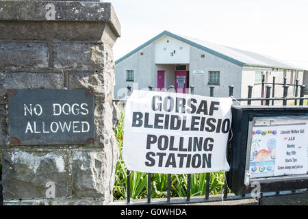 Llansaint village, pays de Galles, Royaume-Uni. 5 mai, 2016. Bureau de vote de Llansaint,village,Pays de Galles Royaume-uni Vote pour trois élections dont les membres de l'Assemblée galloise pour Senedd à Cardiff.de scrutin tenu à l'Hôtel de bien-être Llansaint. Carmarthenshire,à l'ouest du pays de Galles, Royaume-Uni Crédit : © Paul Quayle/Alamy Live News Banque D'Images