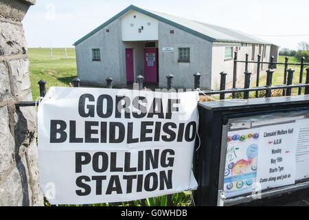 Llansaint village, pays de Galles, Royaume-Uni. 5 mai, 2016. Bureau de vote de Llansaint,village,Pays de Galles Royaume-uni Vote pour trois élections dont les membres de l'Assemblée galloise pour Senedd à Cardiff.de scrutin tenu à l'Hôtel de bien-être Llansaint. Carmarthenshire,à l'ouest du pays de Galles, Royaume-Uni Crédit : © Paul Quayle/Alamy Live News Banque D'Images