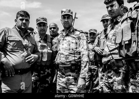 Les forces peshmergas kurdes repoussé les attaques djihadistes sur Abu Shita village - 03/05/2016 - Irak / Erbil / Abu Shita - forces peshmergas kurdes repousse avec succès les attaques djihadistes sur Abu Shita village près de la ligne de front Gwer situé dans le sud-ouest d'Erbil. Les attaques infligées de lourds dégâts sur l'État islamique (EST) qui visait à infiltrer la défense du peshmergas ligne dans la zone. - Alexandre Afonso / Le Pictorium Banque D'Images