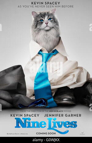 DATE DE SORTIE : 5 août 2016 TITRE : 9 vies STUDIO : EuropaCorp Réalisateur : Barry Sonnenfeld Résumé : Un homme d'affaires guindé se retrouve coincé dans le corps de sa famille's cat Photo : Poster Art (Crédit : c EuropaCorp/images/) Banque D'Images