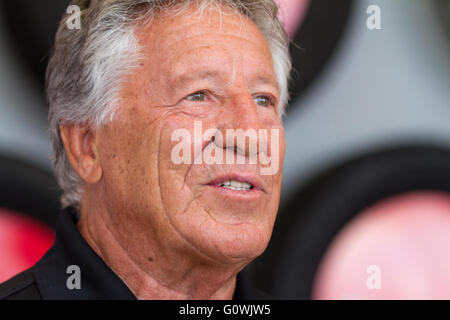 Kingston (Ontario). 5 mai, 2016. Ancien pilote automobile Mario Andretti parle aux fans de Kingston (Ontario), le 5 mai 2016. Credit : Lars Hagberg/Alamy Live News Banque D'Images