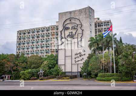 La HAVANE, CUBA - AVRIL 17 : Ministère de l'intérieur bâtiment avec visage de Che Guevara situé sur la place de la Révolution, sur les 17,20 Avril Banque D'Images