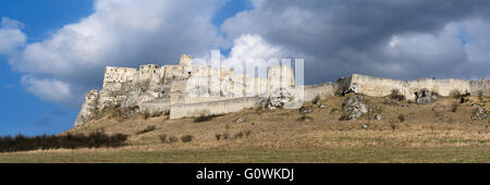 Vue de l'atmosphère du Château de Spissky, la Slovaquie en avril Banque D'Images