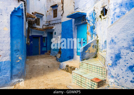 Vue d'une ruelle dans la ville de Chefchaouen au Maroc Banque D'Images