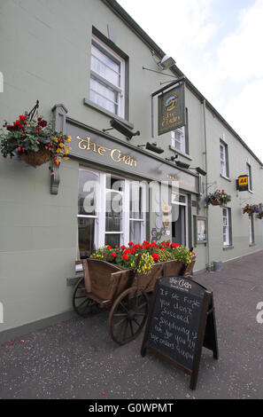 Le Cuan - une licence de Guest Inn dans le village de Strangford, comté de Down, Irlande du Nord. Banque D'Images