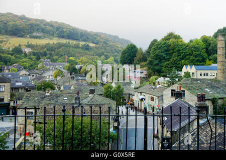 Vue vers le bas dans Hebden Bridge Calderdale West Yorkshire Angleterre Banque D'Images