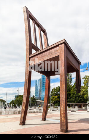 La chaise brisée sur la Place des Nations, Genève, Suisse Banque D'Images