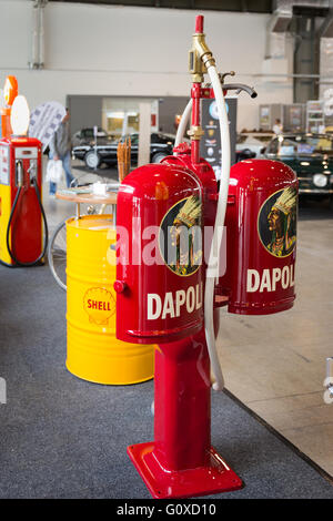 Vérone, Italie - 9 mai 2015 : Détail d'un ancien restauré de la pompe à carburant. Banque D'Images