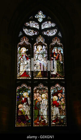 Anges apparaissant à la Saint-sépulcre. Le Christ apparaît à Marie de Magdala, Saint Thomas et les Disciples. La Cathédrale Saint-Gilles d'Édimbourg. Banque D'Images