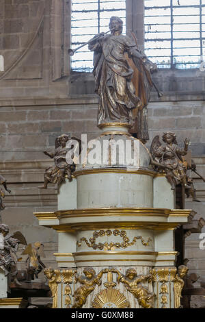 Détails Haut de la tourelle du fort de l'orgue avec des anges musiciens, est sur le chœur dans le côté de l'Épître de la Cathédrale,Espagne Banque D'Images