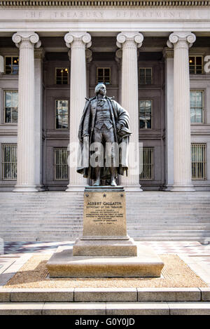 Albert Gallatin statue, Treasury Building, Pennsylvania Avenue, Washington DC Banque D'Images