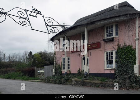 L'abandonné Rose & Crown Pub, Stanton, Suffolk, Angleterre, Royaume-Uni. Banque D'Images