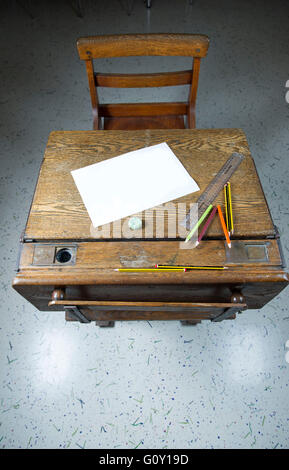 L'école en bois de 24 pour les examens à l'école Banque D'Images