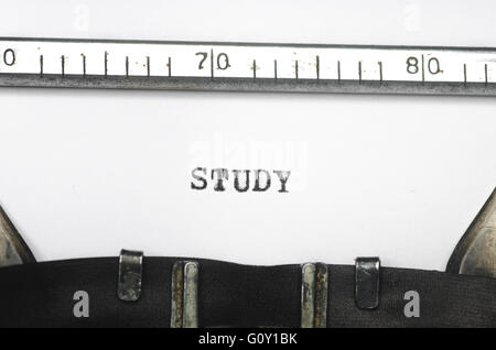 Étude de texte tapé sur une vieille machine à écrire Banque D'Images