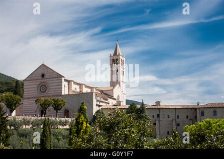 L'extérieur de la Basilique de Sainte Claire. Construire 1257-1265 par Filippo da Campello. Banque D'Images