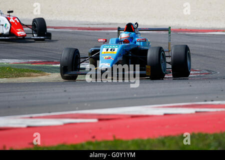 Misano Adriatico, Italie - 10 Avril 2016 : Une Tatuus F4 T014 Abarth de Jenzer Motorsport, Équipe entraînée par Van Uitert Job Banque D'Images