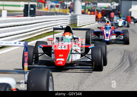 Misano Adriatico, Italie - 10 Avril 2016 : Une Tatuus F4 T014 Abarth de Prema Power Team, Équipe entraînée par Vip Juri, le championnat de F4 Italienne Powered by Abarth à Misano World Circuit Banque D'Images