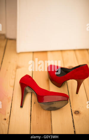 Close-up de paire de chaussures stiletto rouge Banque D'Images