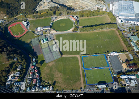 Des terrains de sport à Logan, parc et Forsyth Barr Stadium, Dunedin, île du Sud, Nouvelle-Zélande - vue aérienne Banque D'Images