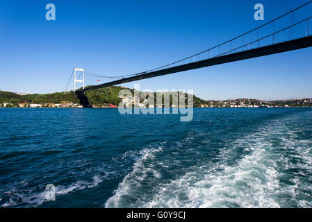 Pont du Bosphore et Istanbul city sur la scène. Banque D'Images