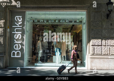 Bershka magasin situé sur le Passeig de Gracia, l'une des rues les plus chères d'Europe à Barcelone, Catalogne, Espagne Banque D'Images