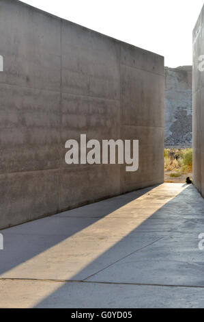 De grands murs en béton dans le désert, lumière, moderne, topographie, Amangiri Banque D'Images