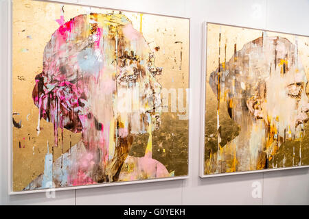 Istanbul, Turquie - 13 novembre 2015 : pièces d'Art de divers artistes dans la 10e édition de l'assemblée annuelle tenue à Istanbul contemporain artshow Lutfi Kirdar Convention Center, Istanbul le 13 novembre. Banque D'Images