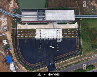 (160506) --, 6 mai 2016 (Xinhua) -- Photo prise le 6 mai 2016 indique la station de la Langli ligne à sustentation magnétique à Changsha, capitale de la province du Hunan en Chine centrale. Une opération d'essai de la première conçu et fabriqué au Canada ligne à sustentation magnétique a commencé à Changsha le vendredi. Le maglev navettes entre Changsha's gare du sud et de l'aéroport. Il faut environ dix minutes pour terminer l'18,55 km, selon une déclaration de l'opérateur de transport Maglev Hunan Co. le 48 mètres de long train peut transporter 363 personnes dans trois voitures. Il peut atteindre Banque D'Images