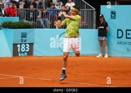 Madrid, Espagne, le 5 mai 2016. 5 mai, 2016. Kei Nishikori (JPN) Tennis : Kei Nishikori du Japon en action lors des célibataires 3ème match contre Richard Gasquet de France sur l'ATP World Tour Masters 1000 Mutua Madrid Open Tennis Tournament à la Caja Magica de Madrid, Espagne, le 5 mai 2016 . © Kawamori Mutsu/AFLO/Alamy Live News Banque D'Images