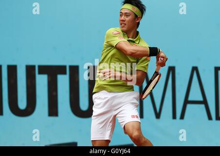 Madrid, Espagne, le 5 mai 2016. 5 mai, 2016. Kei Nishikori (JPN) Tennis : Kei Nishikori du Japon en action lors des célibataires 3ème match contre Richard Gasquet de France sur l'ATP World Tour Masters 1000 Mutua Madrid Open Tennis Tournament à la Caja Magica de Madrid, Espagne, le 5 mai 2016 . © Kawamori Mutsu/AFLO/Alamy Live News Banque D'Images