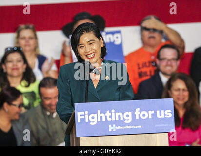 Los Angeles, Californie, USA. 5 mai, 2016. Rempl. Judy Chu, D-Californie, parle dans le candidat démocrate Hillary Clinton's événement de campagne à l'Est de Los Angeles College à Los Angeles, jeudi 5 mai, 2016. Ringo : crédit Chiu/ZUMA/Alamy Fil Live News Banque D'Images