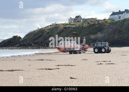 Sauvetage Kinghorn étant lancés dans l'estuaire de la Forth Fife Ecosse Avril 2016 Banque D'Images