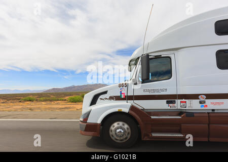 Stagecoach Cartage et distribution sur l'Interstate 10, en direction est, Arizona, USA Banque D'Images