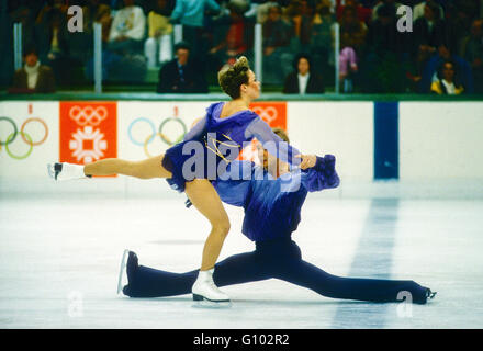 Jayne Torvill et Christopher Dean (GBR) champions olympiques en danse dans les Jeux Olympiques d'hiver de 1984 Banque D'Images