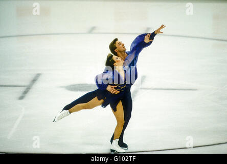 Jayne Torvill et Christopher Dean (GBR) champions olympiques en danse dans les Jeux Olympiques d'hiver de 1984 Banque D'Images