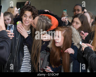 La photo vamps en arrivant à la radio 1 studios comprend : la Vamp, Bradley Simpson Où : London, Royaume-Uni Quand : 05 Avr 2016 Banque D'Images