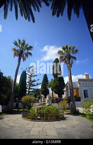 Mourir Achille (thniskon-81) dans les jardins de l'Achilleion palace dans le village de Gastouri (sisi du bien-aimé de l'été grec Banque D'Images