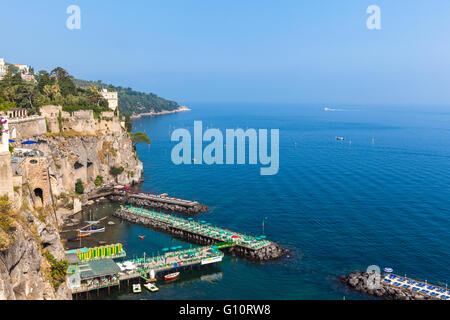 Vue du quai le matin de soleil, Sorrento, Italie Banque D'Images