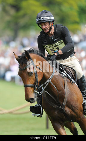 Badminton, UK. 7 mai, 2016. Mitsubishi Motors Badminton Horse Trials. L'ICC4. Mark Todd [USA] équitation Leonidas II durant la phase de cross-country. Credit : Julie Priestley/Alamy Live News Banque D'Images